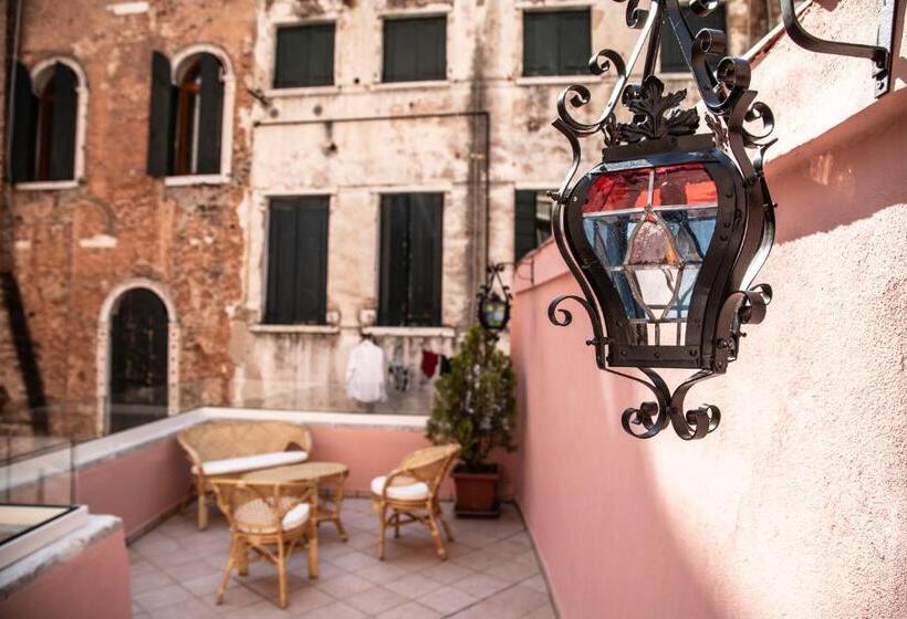 سوئیت جونیور با تراس, Palazzo Dei Mori