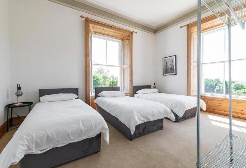 اتاق استاندارد سه تخته با سرویس بهداشتی مشترک, Montebello House