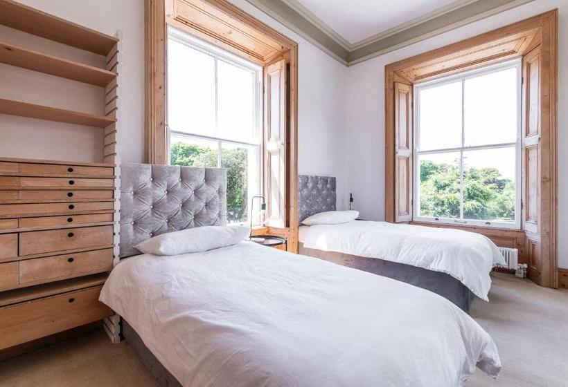 اتاق استاندارد با سرویس بهداشتی مشترک, Montebello House