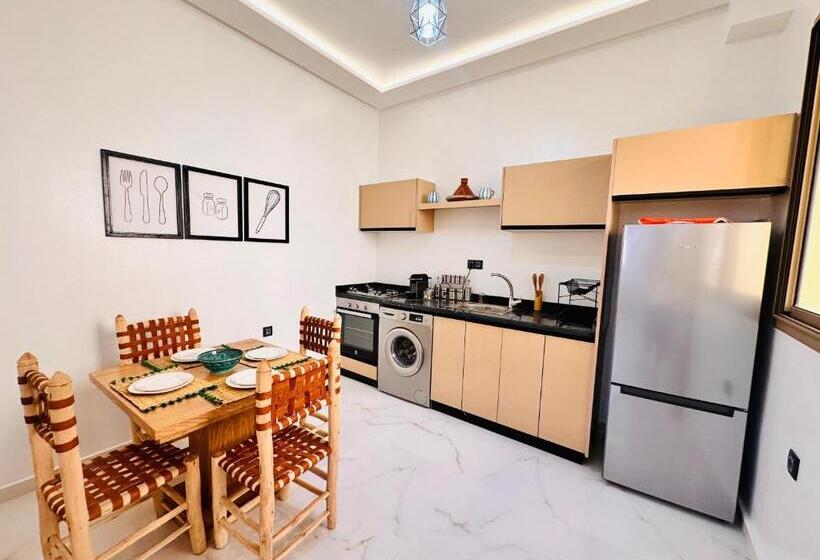 Апартаменты 1 Спальня Вид на Город, Salty Holiday Apartments