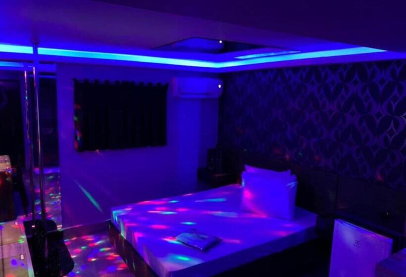 سوییت, Euphoria Motel