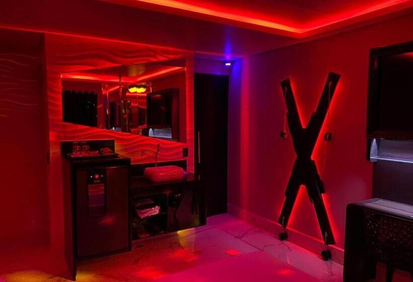 سوییت دوبلکس, Euphoria Motel