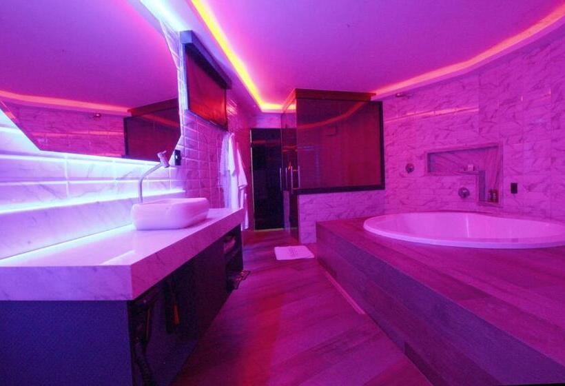 سوئیت پرزیدنت, Euphoria Motel