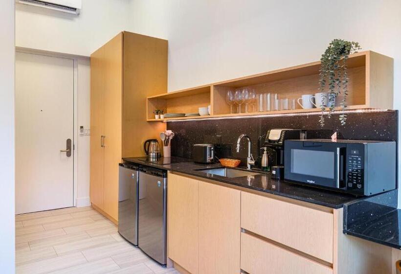 استودیوی لوکس, Olive Apartments
