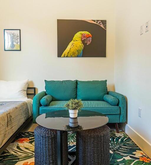 استودیوی لوکس, Olive Apartments