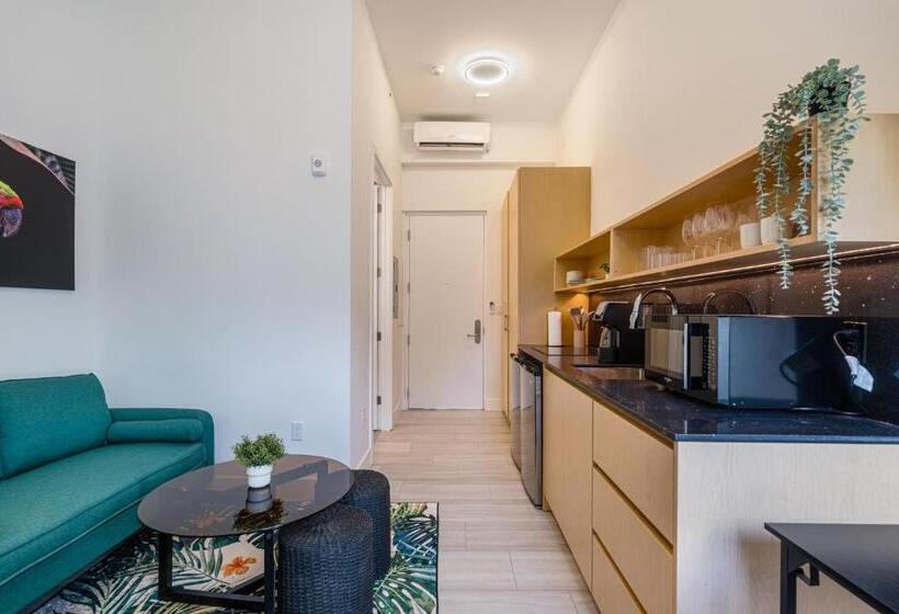 استودیوی استاندارد, Olive Apartments