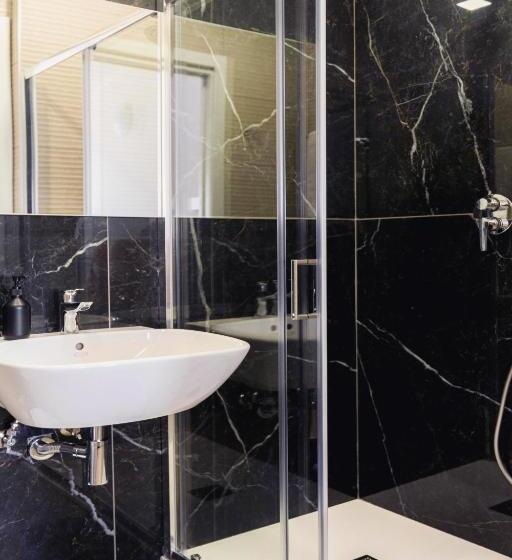 اتاق لوکس سه تخته, Art Boutique Rooms