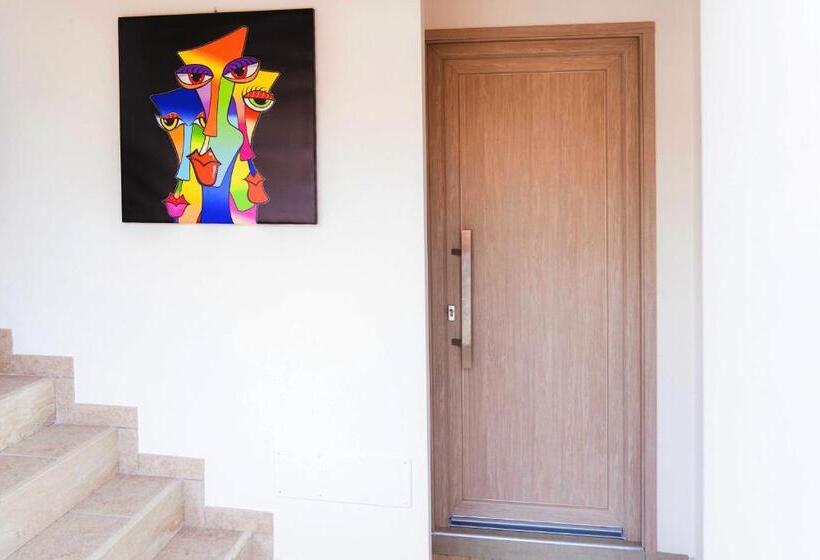 اتاق استاندارد سه نفره, Art Boutique Rooms
