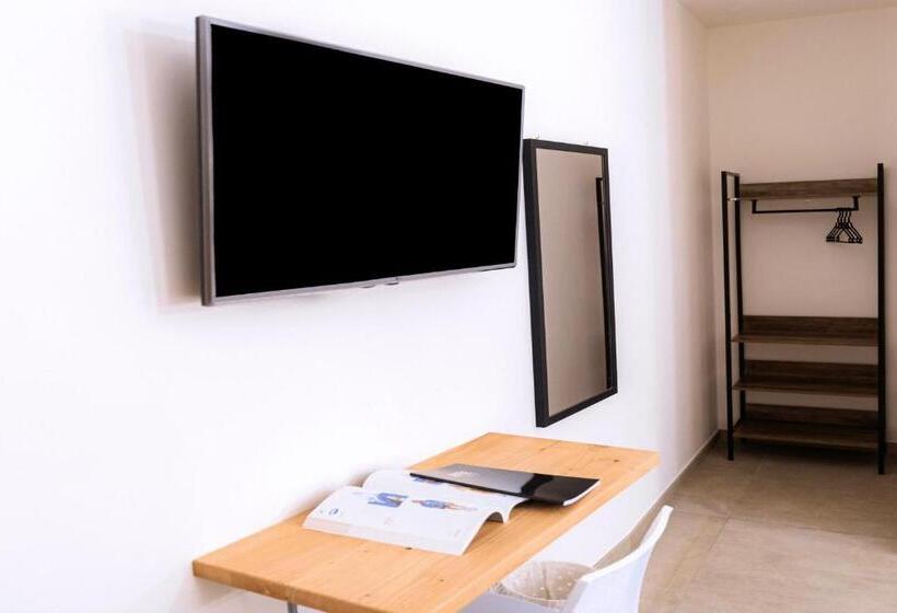 اتاق استاندارد سه نفره, Art Boutique Rooms