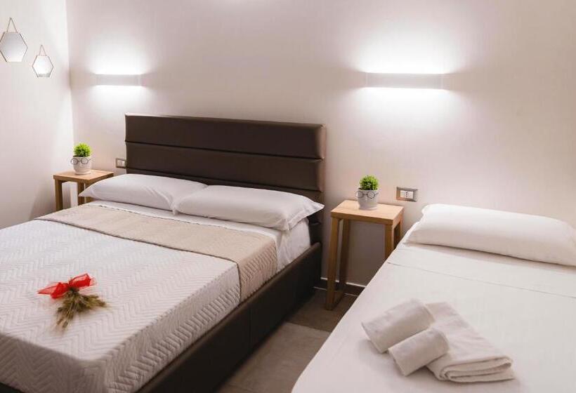 اتاق استاندارد سه نفره, Art Boutique Rooms