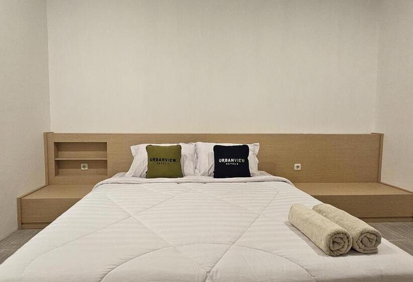 Deluxe Room, Urbanview Hotel Jj Bukitsari Semarang