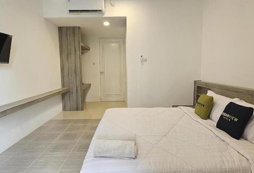 Deluxe Room, Urbanview Hotel Jj Bukitsari Semarang