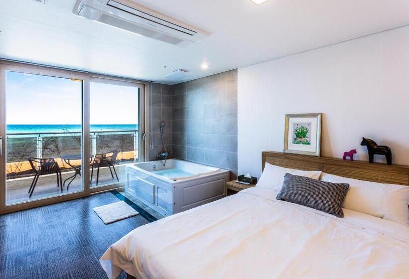 اتاق لوکس با چشم‌انداز دریا, Sea Stay