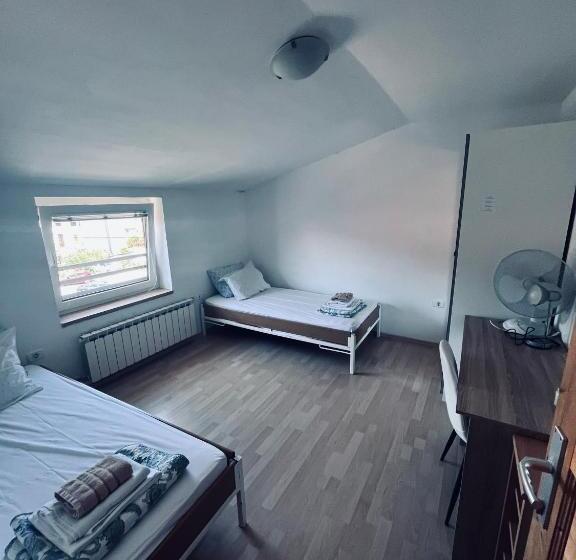 اتاق استاندارد با سرویس بهداشتی مشترک, Rooms Busija
