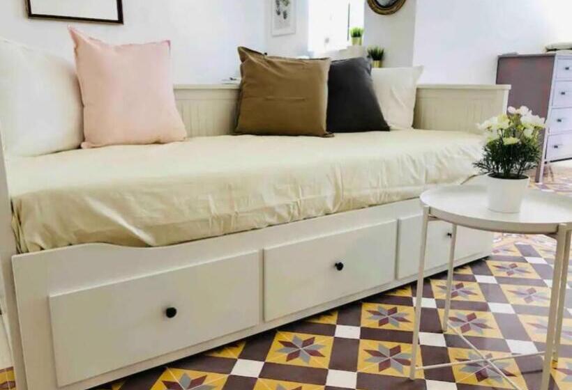 استودیو استاندارد با تراس, Stylish Accommodation In Sliema Exiles