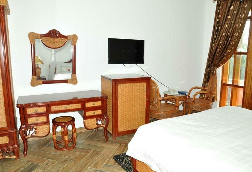 Deluxe Room, Fort Fun City