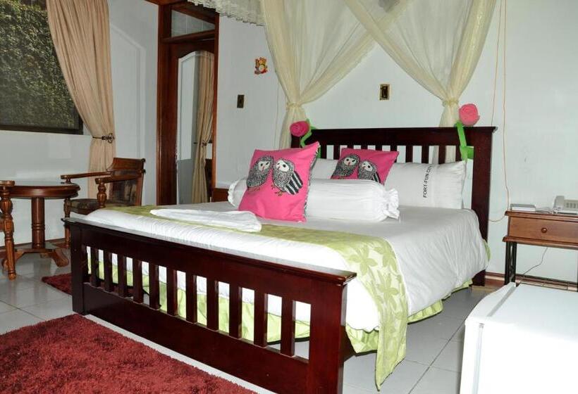 Deluxe Room, Fort Fun City