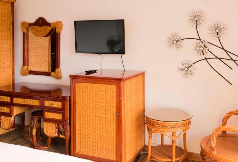 Deluxe Room, Fort Fun City