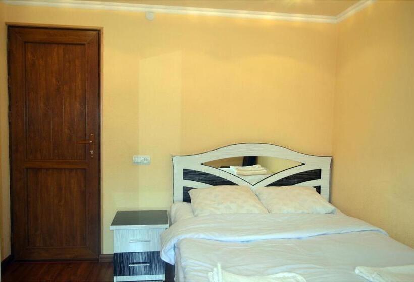 Quarto Estandar Banheiro Compartilhado, Nirvana