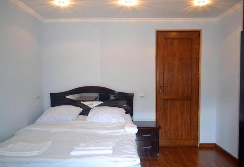 Quarto Estandar Banheiro Compartilhado, Nirvana