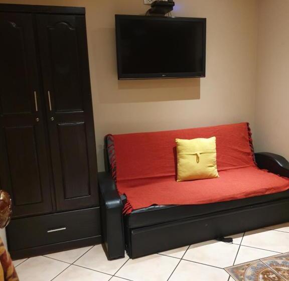 اتاق استاندارد با چشم‌انداز استخر, The Cedars Bed And Breakfast
