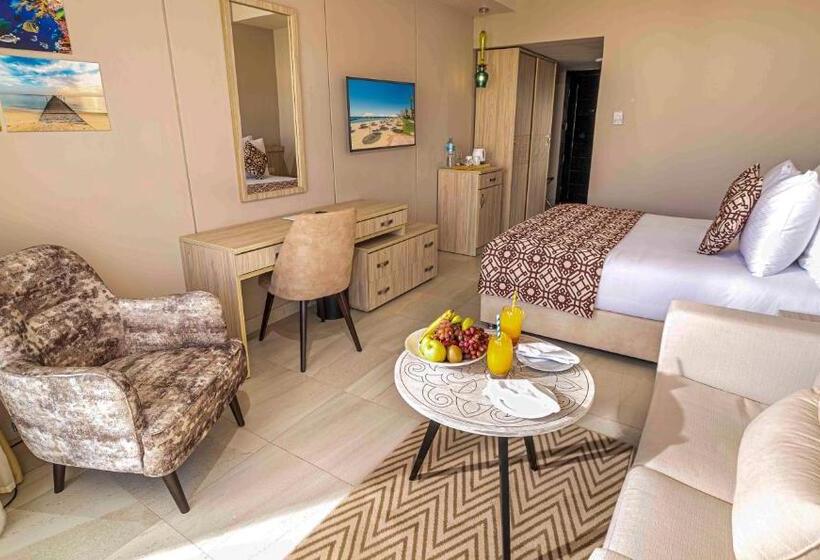 اتاق سوپریور با چشم‌انداز استخر, Amarina Abu Soma Resort & Aquapark