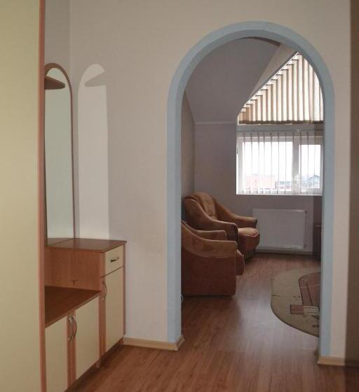 חדר סטנדרט לשלושה, Zabava Guest House