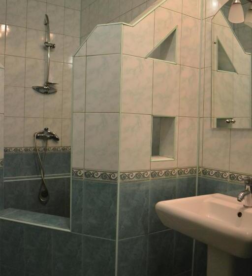 スタンダードスタジオ, Zabava Guest House