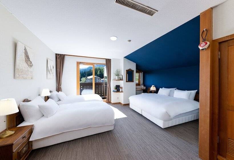 Четырехместный Номер Стандарт, Marillen Hotel By Hhg