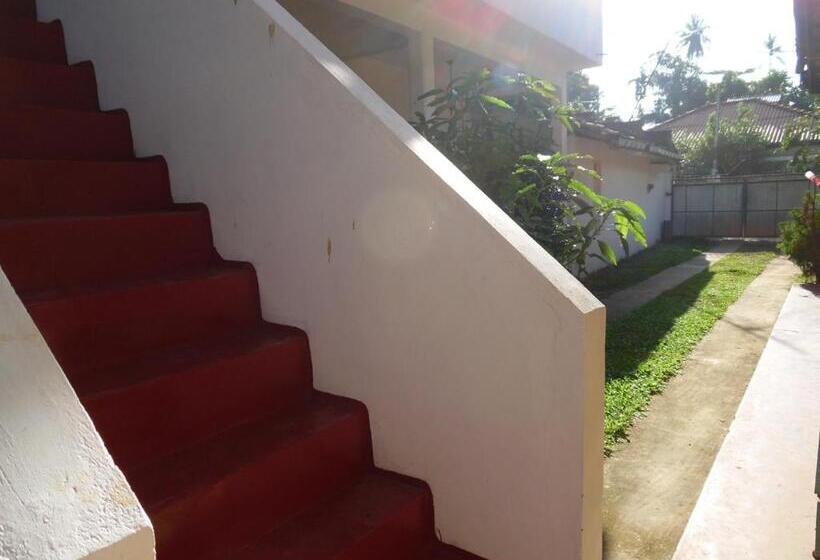 اتاق استاندارد سه نفره, Bloom Guest House