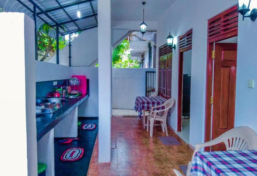 اتاق خانوادگی, Bloom Guest House