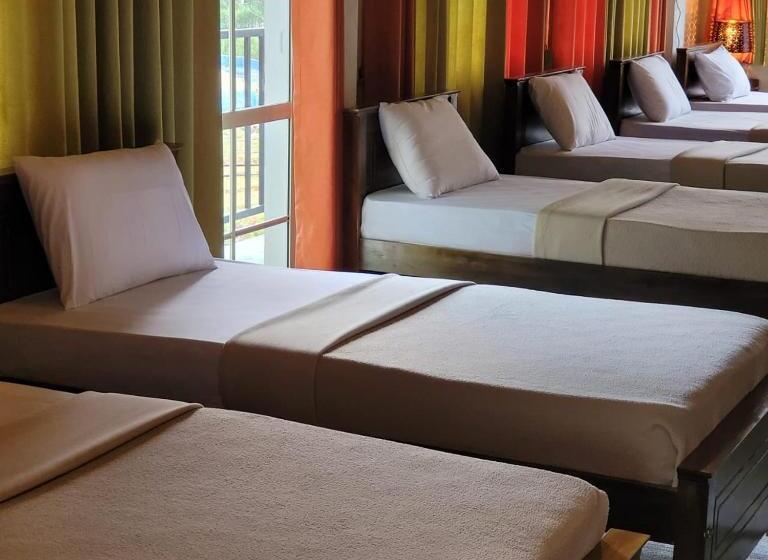 Кровать в Общей Комнате, Hill Cool Hotel & Restaurant
