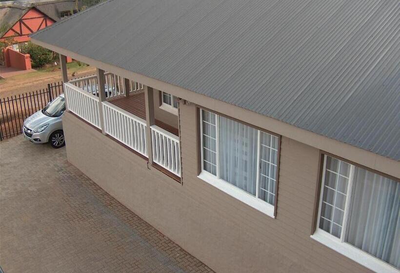Семейный Номер, The Courtyard Guest House