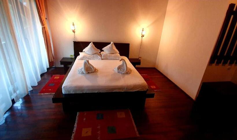 اتاق لوکس با بالکن, Casa Frent