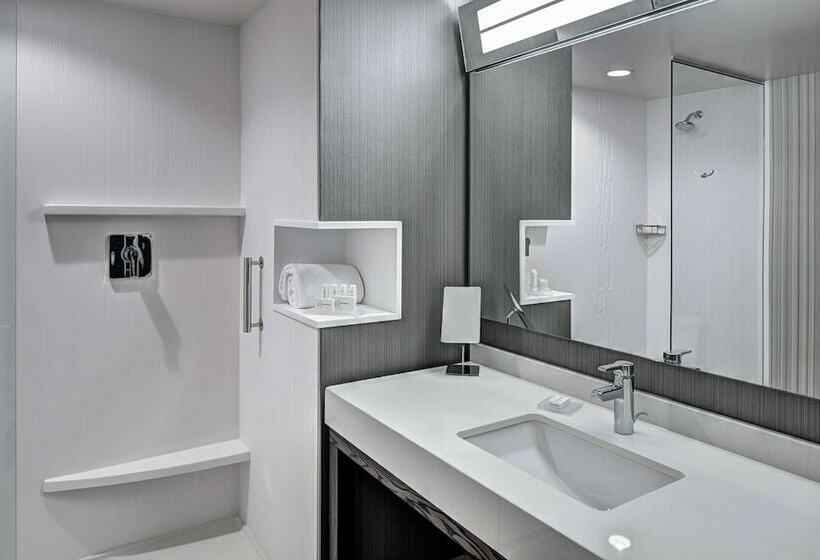 Номер Стандарт 2 Двуспальные Кровати, Courtyard By Marriott Appleton Riverfront