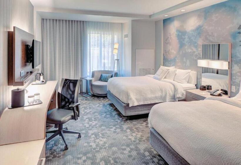 Номер Стандартный Кровать Куин, Courtyard By Marriott Appleton Riverfront