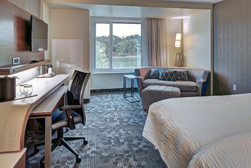 Стандартный Номер Кровать Кинг, Courtyard By Marriott Appleton Riverfront
