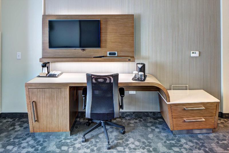 Стандартный Номер Кровать Кинг, Courtyard By Marriott Appleton Riverfront