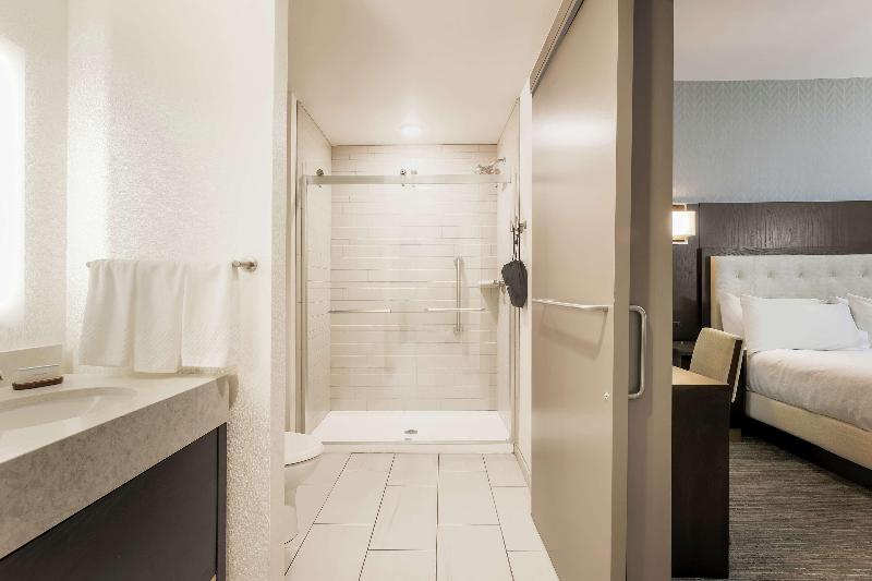 Люкс Кровать Кинг, Embassy Suites By Hilton Syracuse Destiny Usa