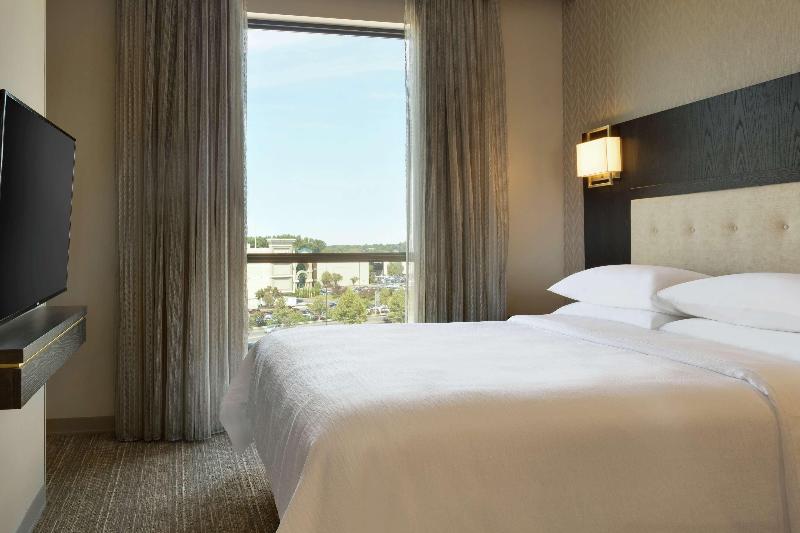 Люкс Кровать Кинг, Embassy Suites By Hilton Syracuse Destiny Usa