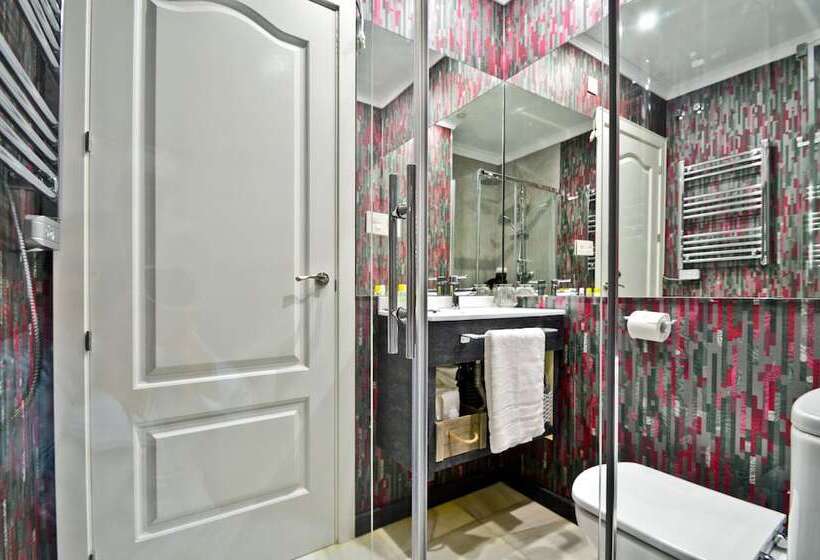استودیوی استاندارد, The Zentral Arenal Suites