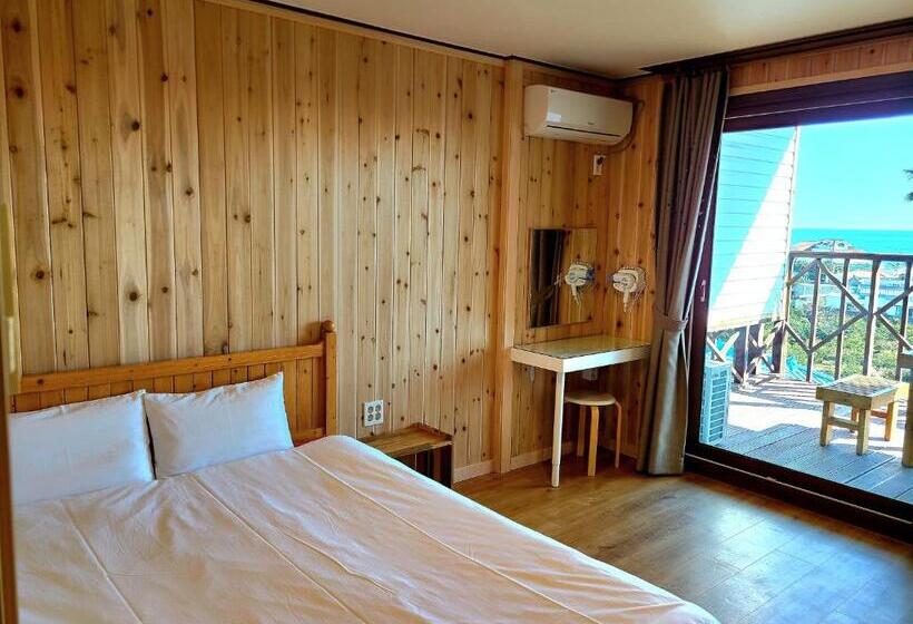 Номер Стандарт Вид на Море с Балконом, Galeum Guesthouse