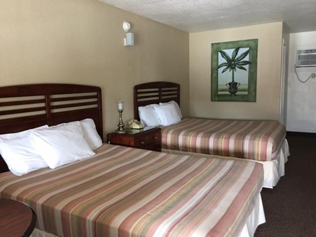 Номер Стандарт, Dinner Bell Motel
