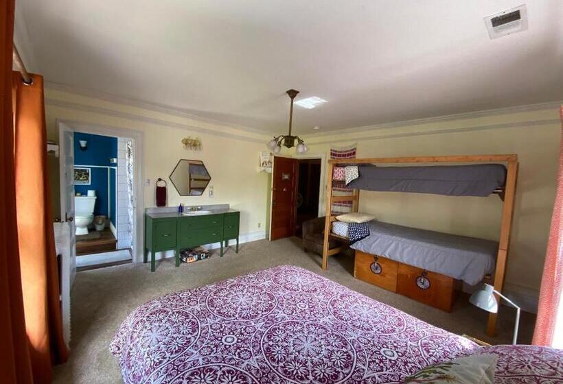 Люкс Повышенной Комфортности, Fernweh Inn & Hostel
