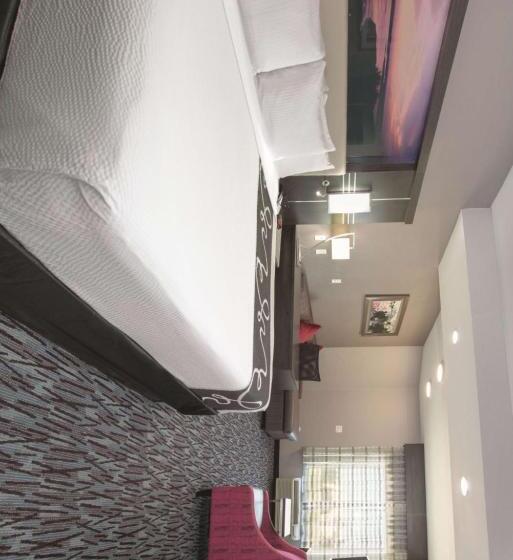 带大床的行政房间, La Quinta By Wyndham Amarillo Airport