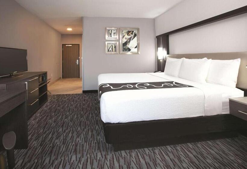 اتاق استاندارد با تخت بزرگ برای معلولان, La Quinta By Wyndham Amarillo Airport