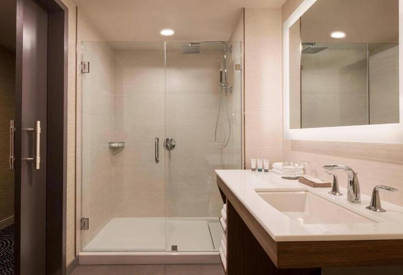 Номер Deluxe Кровать Кинг, The Westin Milwaukee