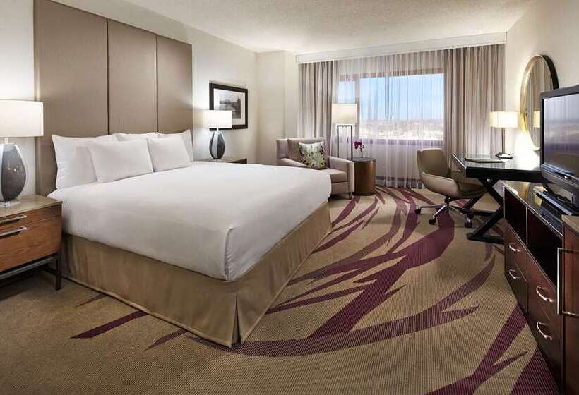 스탠다드 룸 킹사이즈 침대, Joinery Hotel Pittsburgh, Curio Collection By Hilton