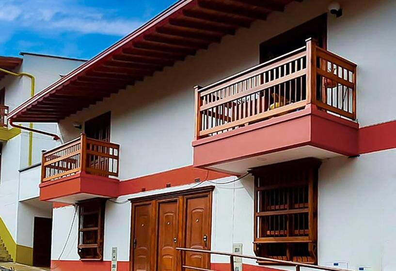 标准间, La Casa Amarilla