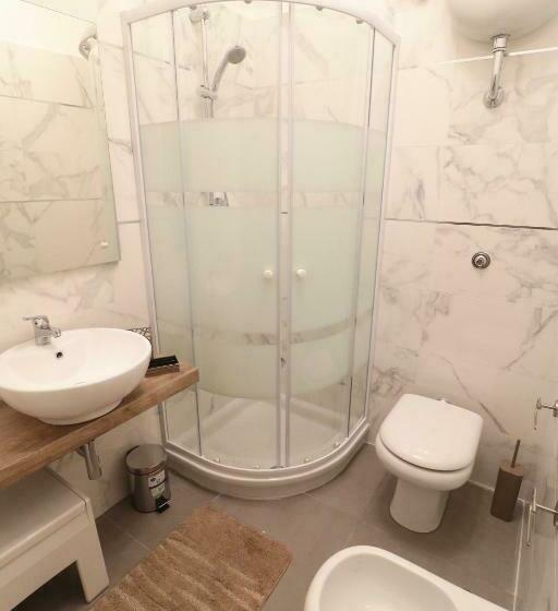 标准间, B&b Pietrarsa